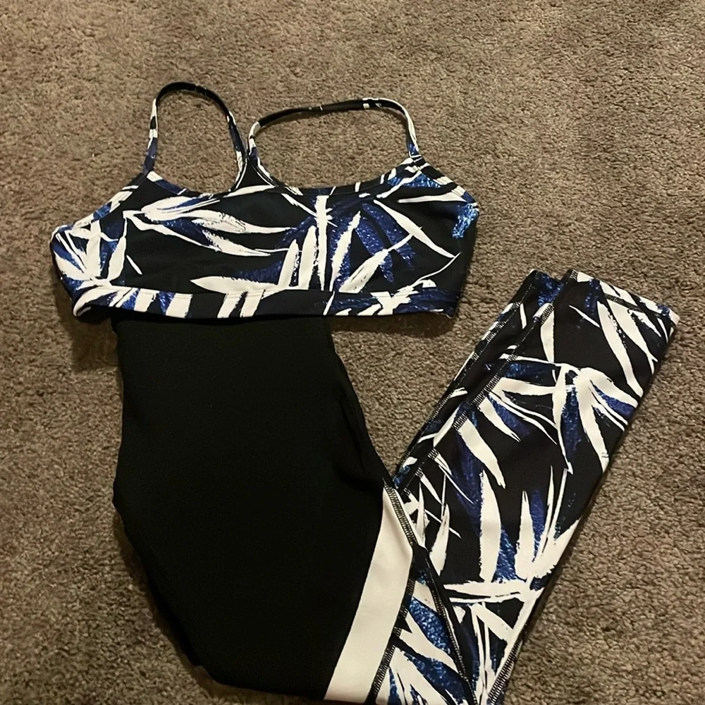 fabletics workout set bra and leggings - Picture 1 of 7